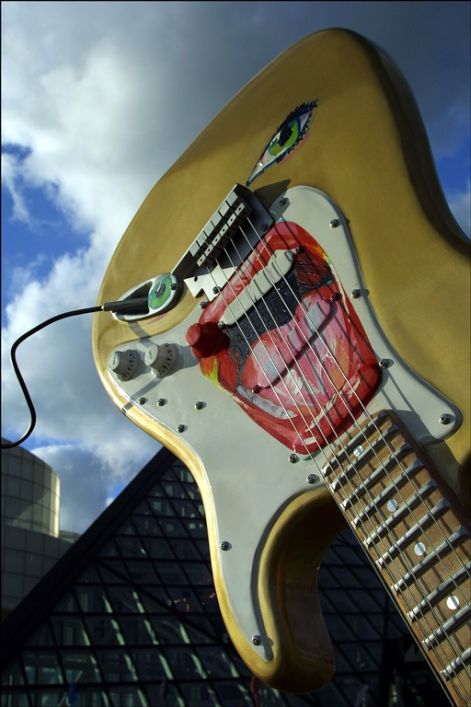guitars-rock-and-roll-museum-7.jpg